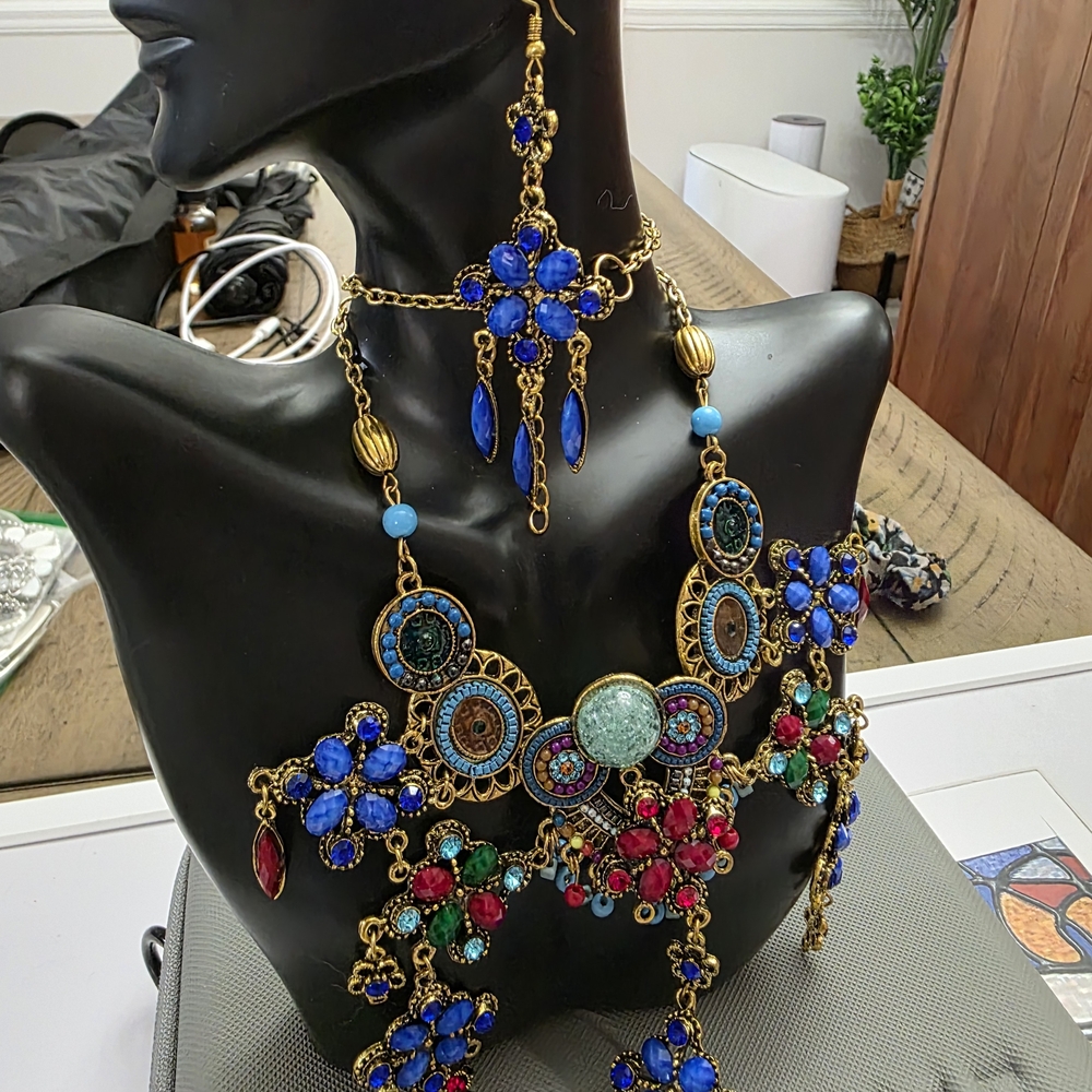 Elegant Blue and Gold Statement Necklace Set